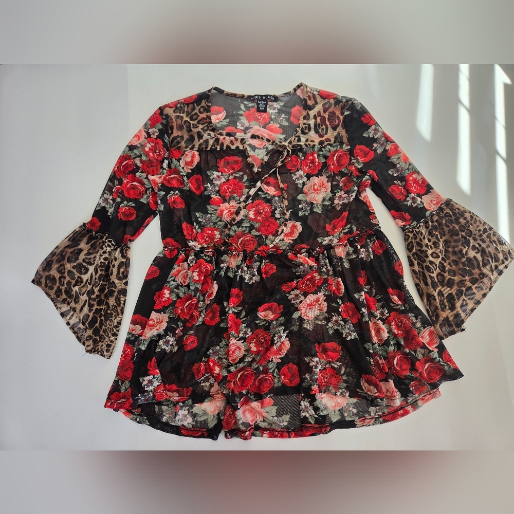 Relisted ‐------------ Como Black Sheer V Neck Roses And Leopard Small 19in P2P - Picture 1 of 8